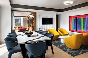 Presidential Suite, 1 King Bed, City View | 1 bedroom, hypo-allergenic bedding, in-room safe, blackout drapes - Humaniti Hotel Montreal, Autograph Collection (Montreal)