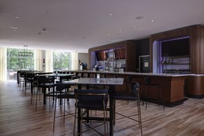 Bar (trong khuôn viên)