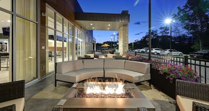 Courtyard by Marriott Iowa City University Heights