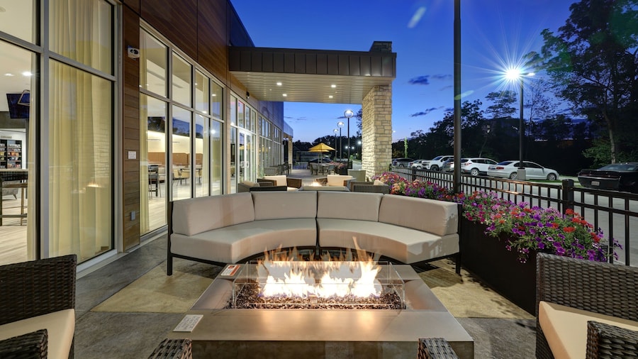 Courtyard by Marriott Iowa City University Heights