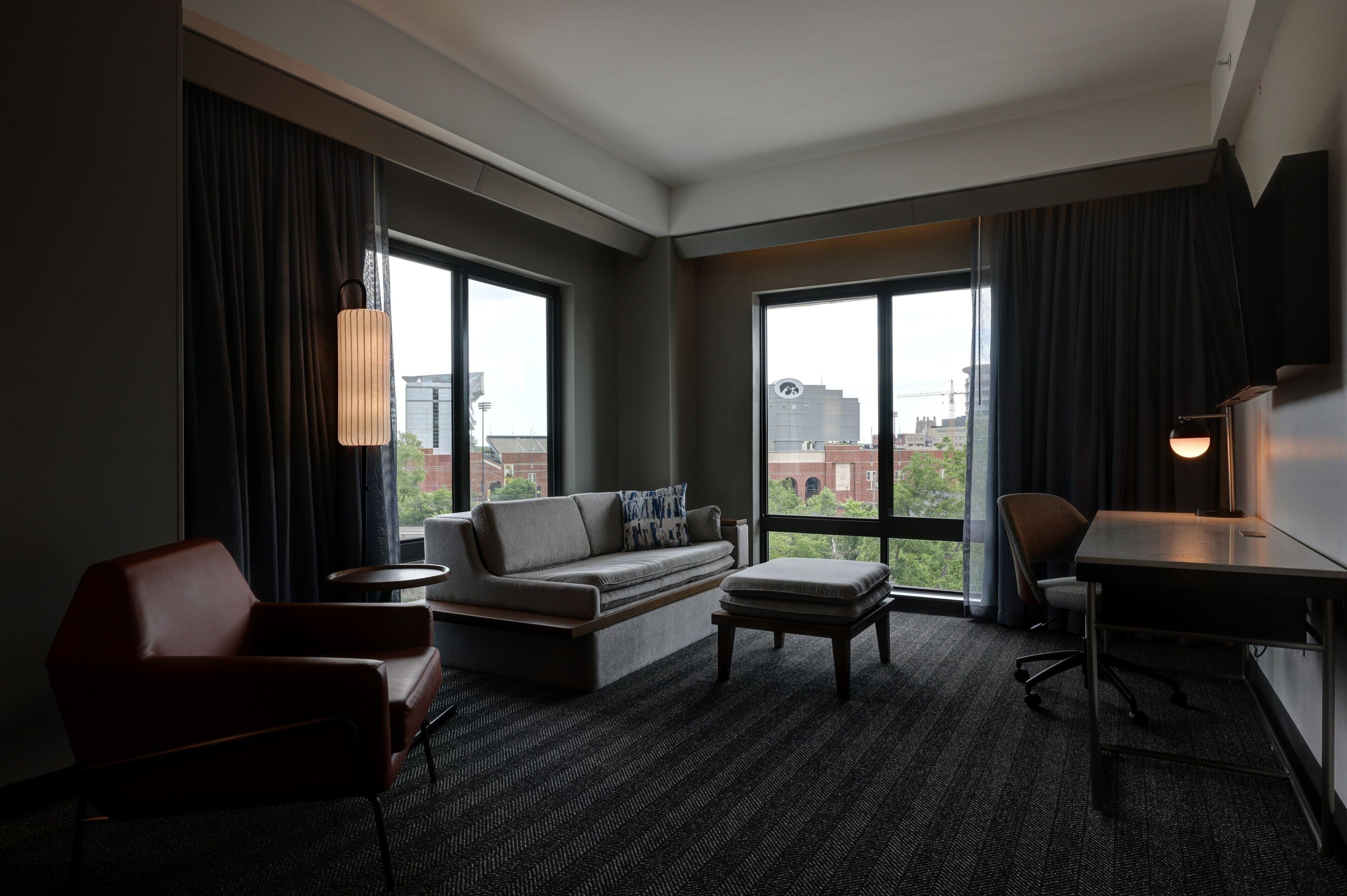 55-inch led tv with cable channels, tv, netflix