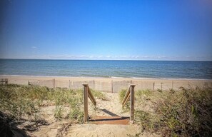 On the beach - Private beach on Cape Cod Bay, a true slice of heaven! (Eastham)