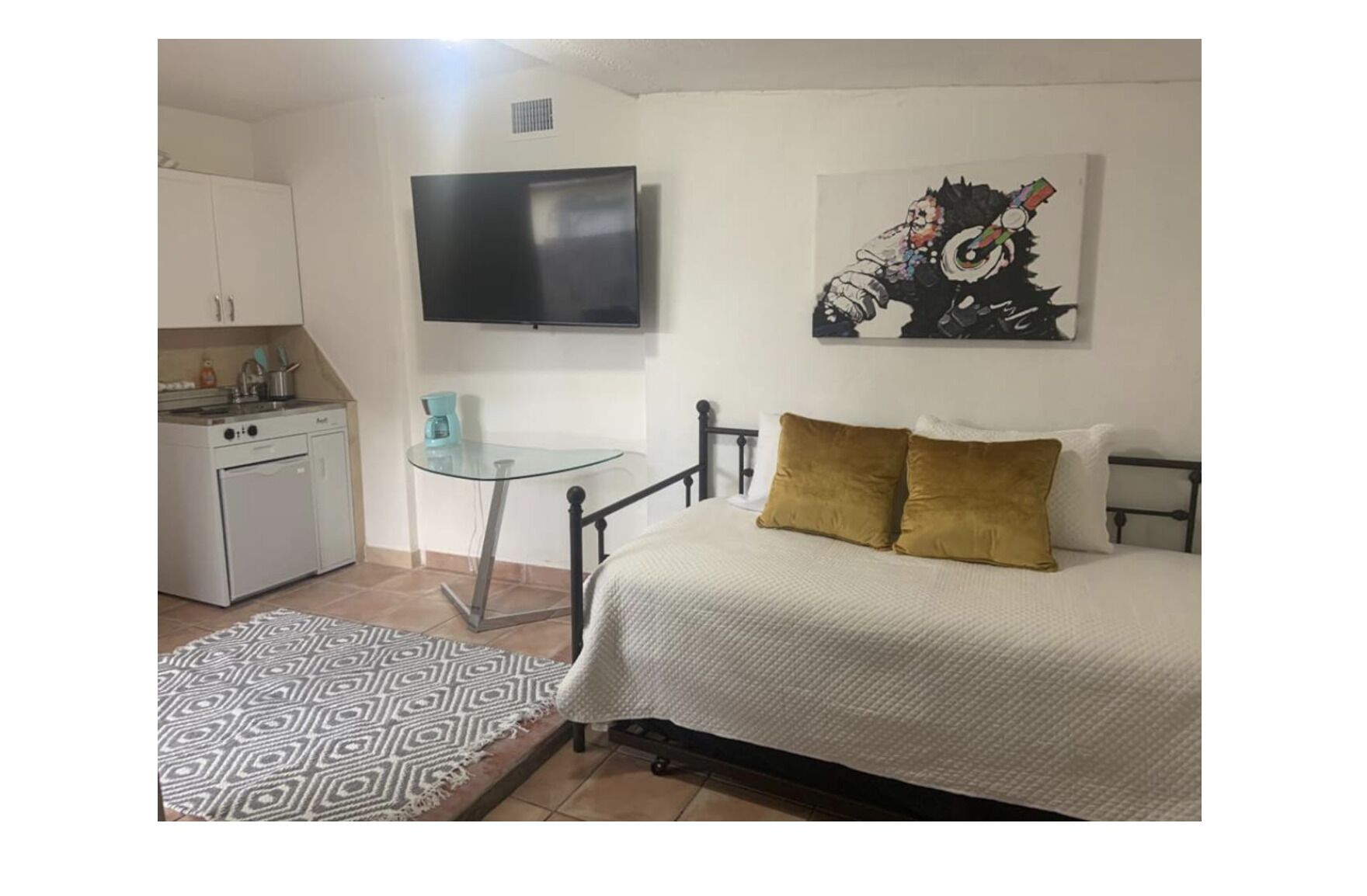 Charming Modern Full Studio in Little Havanna