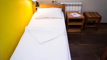 Chambre Simple, salle de bains commune