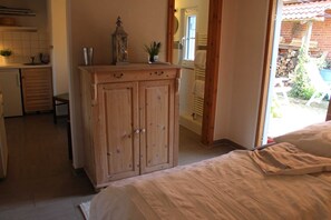 1 bedroom, WiFi, bed sheets