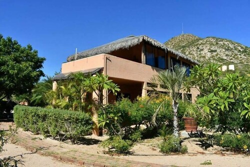 Casa Pájaros - Private 2-Story Home