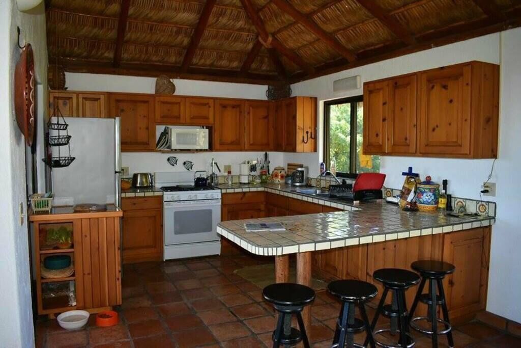 Geladeira, fogão, cooktop, cafeteira/chaleira