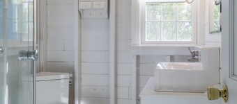 Sweet clapboard cottage that is walk to the beach and downtown!