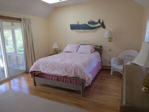 4 bedrooms, iron/ironing board, Internet, bed sheets - Peaceful Patio near Beach! (South Chatham)