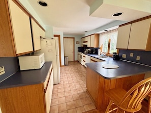 Coffee/tea maker, microwave, stovetop, dishwasher