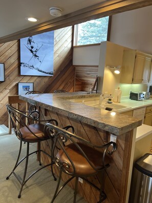 冰箱、微波炉、烤箱、炉灶