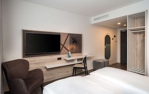 In-room safe, soundproofing, iron/ironing board, free WiFi - Arthotel ANA Amber (Rostock)
