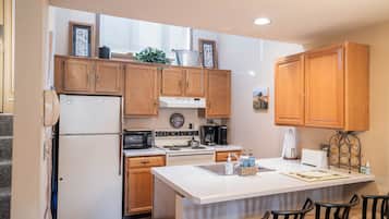 Microwave, dishwasher, coffee/tea maker, cookware/dishes/utensils