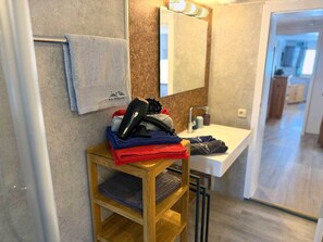 Apartment, Private Bathroom (mit Garten-und Bergblick) | Bathroom