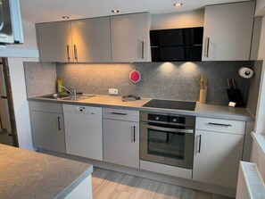 Apartemen, kamar mandi pribadi (mit Garten-und Bergblick) | Dapur pribadi