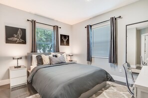 3 makuuhuonetta, silitysrauta/-lauta, ilmainen Wi-Fi, vuodevaatteet