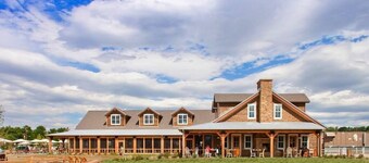 Littleton Cottage🏡2 blocks to Main🛍️Pets🐶Fenced Yard♨️Firepit🤑0 Cleaning & Pet Fee