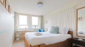 Room - St Katharine Dock | By Tower Bridge | Dock View (London)