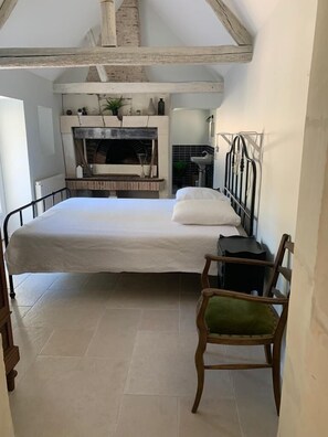 3 chambres, fer et planche à repasser, Wi-Fi gratuit