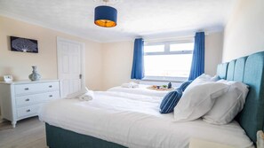 2 bedrooms, iron/ironing board, travel crib, WiFi - Stunning Sea View Penthouse - 2 Bedroom - 2 Bathr (Gorleston-on-Sea)