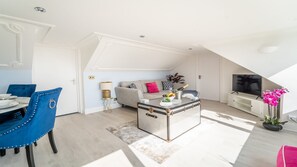 TV, Netflix, streaming services, offices - Stunning Sea View Penthouse - 2 Bedroom - 2 Bathr (Gorleston-on-Sea)
