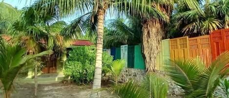 المنطقة المحيطة بالمنشأة