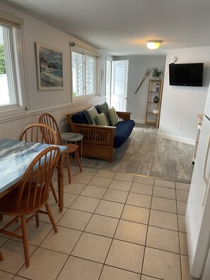 TV - Seashell Cottages/JK Rentals - The Morgan Unit with 1 QB & Futon (Old Orchard Beach)