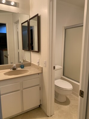 Combined shower/bathtub, hair dryer, towels, soap