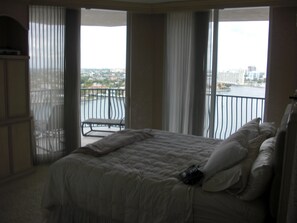 2 bedrooms, WiFi, bed sheets - Fort Lauderdale Beach condominium<br>Jackson Tower Las Olas <br>5 star <br>walk to ocean (Fort Lauderdale)