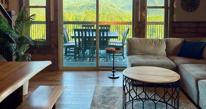 NEW, Contemporary Chalet With Stunning VIEWS! HUGE Decks, Game Room, Fire Pit
