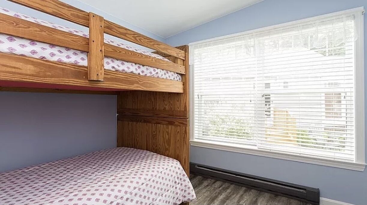 Beach Dreams Cottage - Gated Resort with Great Location