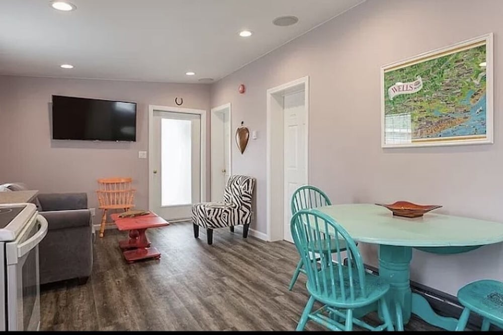 Beach Dreams Cottage - Gated Resort with Great Location