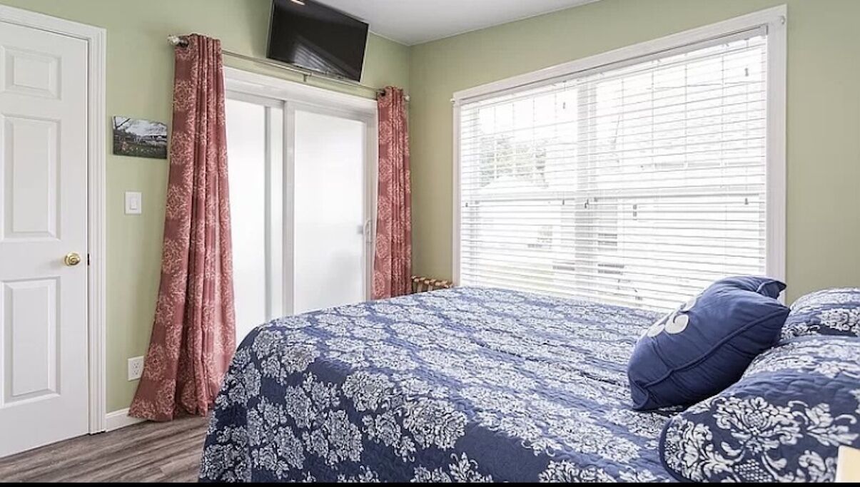 Beach Dreams Cottage - Gated Resort with Great Location