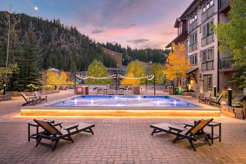 Ski In Out Condo 4574 I Huge Hot Tub I Views I Heated Garage I Discounted Attractions