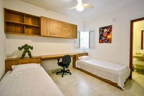 3 Schlafzimmer, Bügeleisen/Bügelbrett, kostenloses WLAN