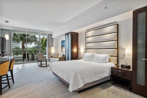 Iron/ironing board, travel cot, free WiFi, bed sheets - Junior Suite at Fontainebleau Hotel Miami Beach (Miami Beach)