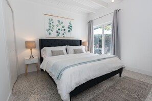 3 slaapkamers, een strijkplank/strijkijzer, reisbedje, gratis wifi