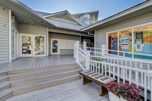Exterior detail - Make Coligny Beach Your Happy Place!! (Hilton Head Island)
