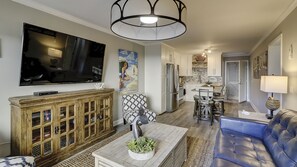 Smart TV, DVD player, books - Make Coligny Beach Your Happy Place!! (Hilton Head Island)