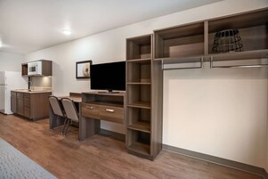 特色家居、办公桌、免费 WiFi、床单