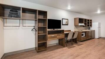 Individueel gemeubileerd, een bureau, gratis wifi, beddengoed