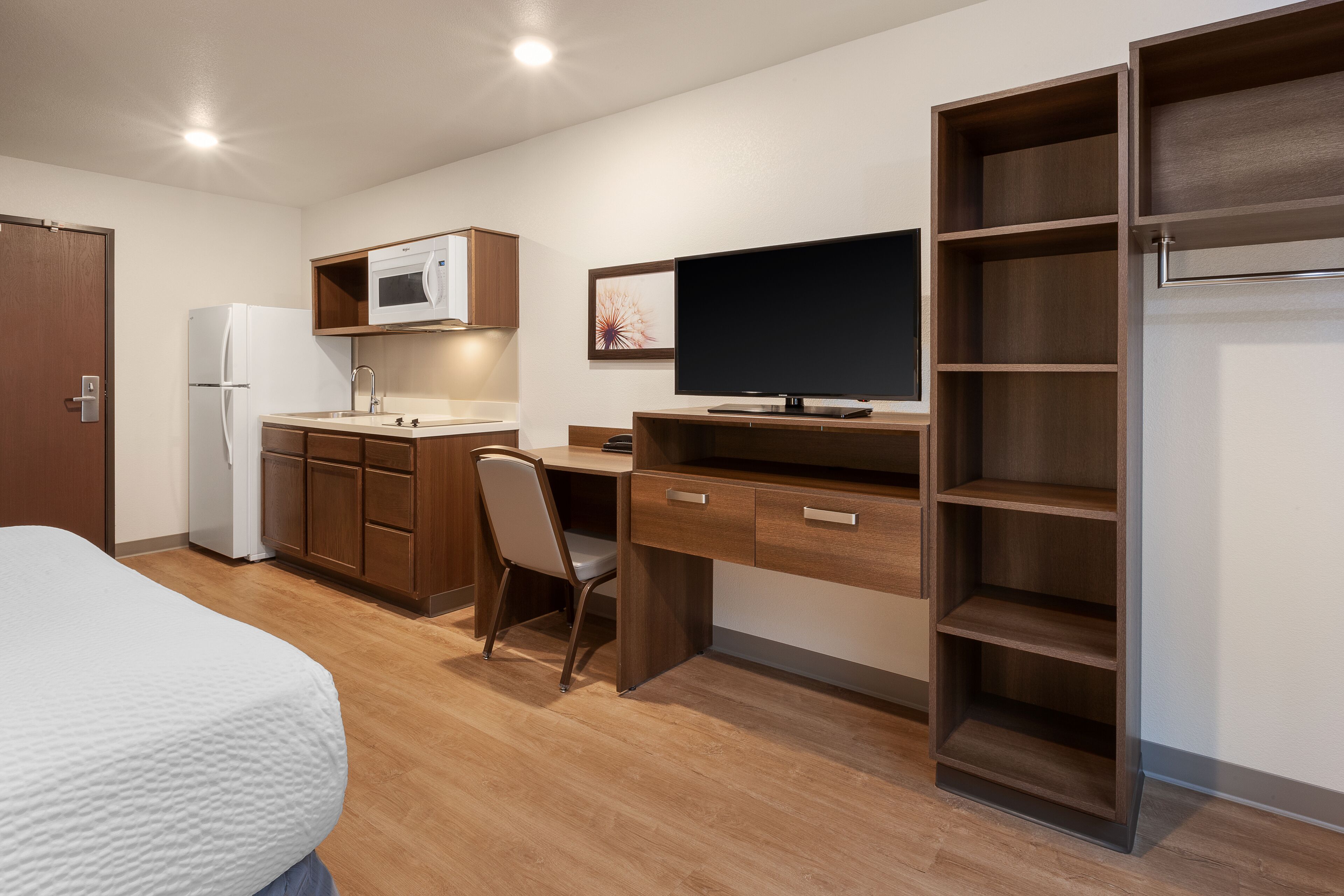 Room, 1 Queen Bed, Accessible, Non Smoking (Roll-In Shower) | Desk, laptop workspace, soundproofing, WiFi (free)