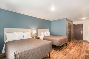 Desk, laptop workspace, soundproofing, free WiFi - WoodSpring Suites Atlanta Newnan (Newnan)