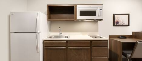 Full-sized fridge, microwave, stovetop, dishwasher