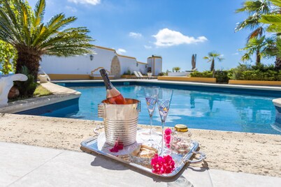 Estate "Quinta do Monte das Abelhas" Themed bed and breakfast near Lisbon