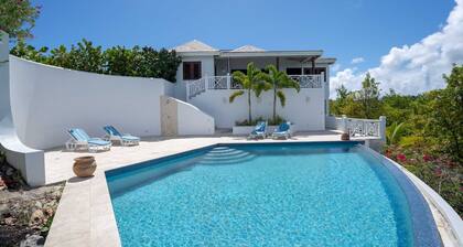 Peaceful Luxury Villa, Large Pool, Stunning Sea Views & Private Dock