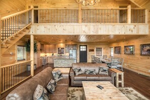 TV, fireplace, video games - Luxury cabin with 4 master suites, stunning views, hot tub, game room, and 2 spa (Gatlinburg)