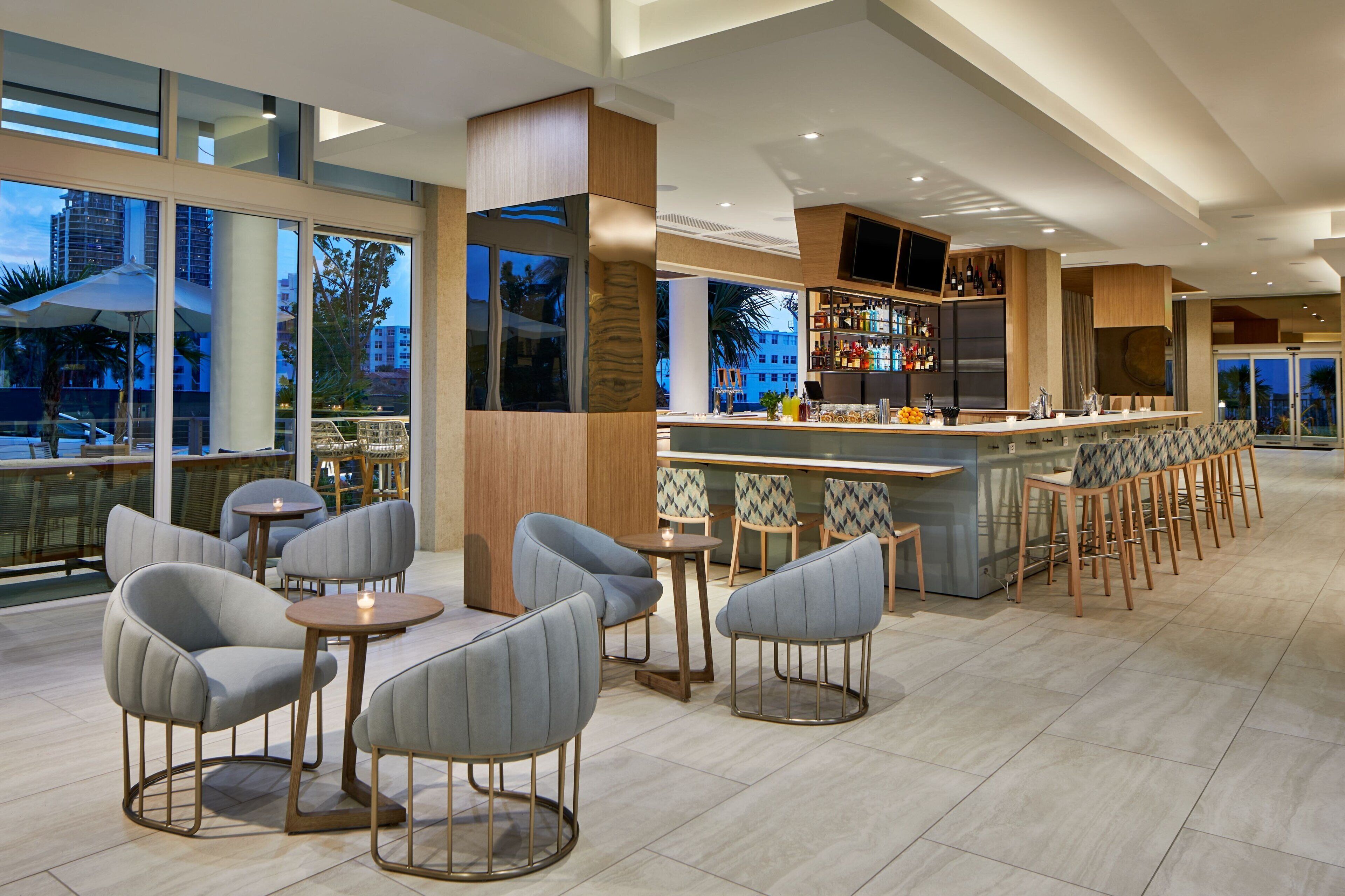 2 bars/lounges, poolside bar