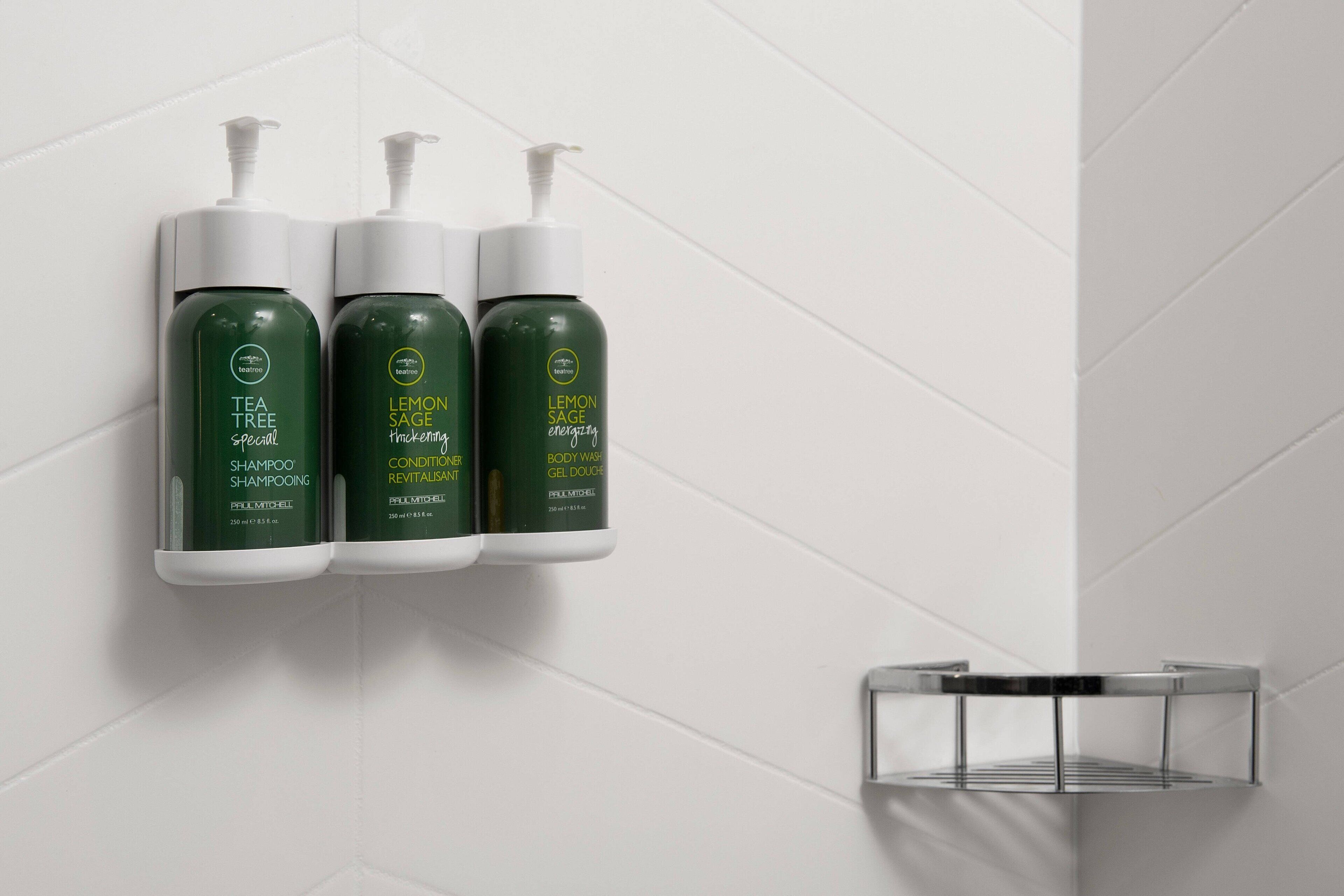 free toiletries, towels