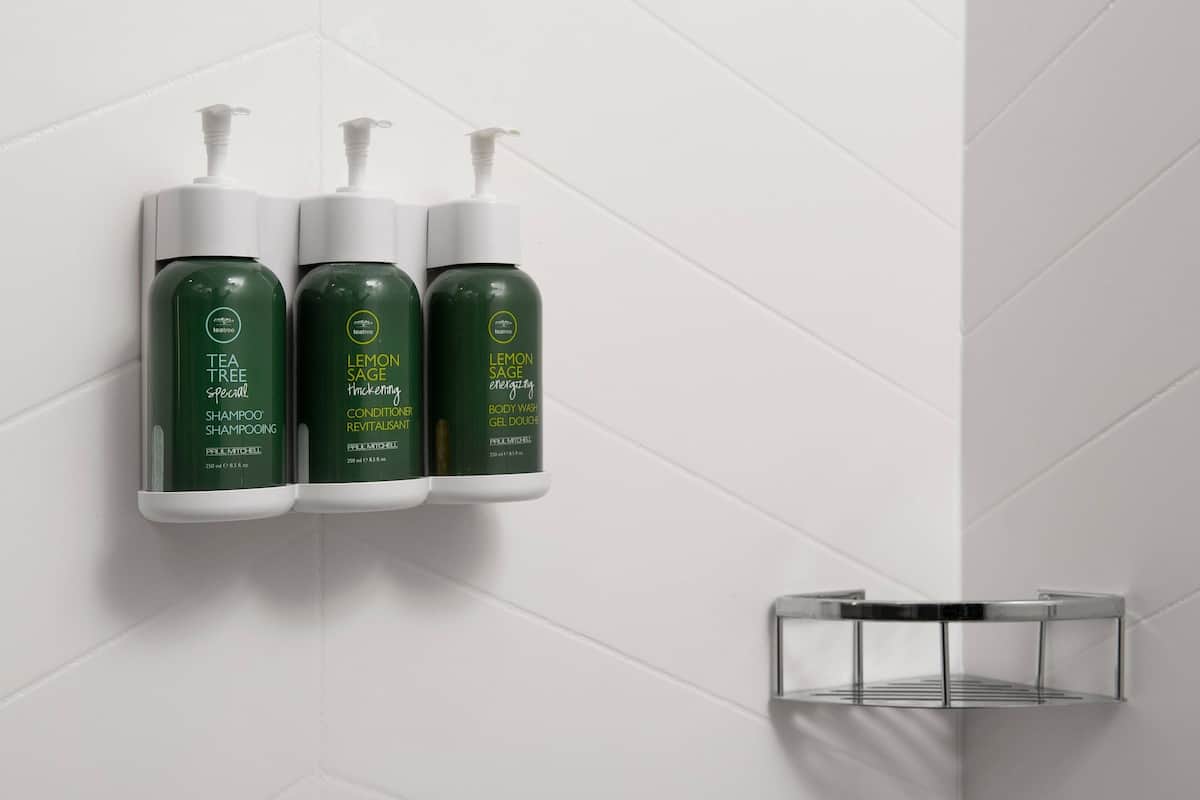 free toiletries, towels